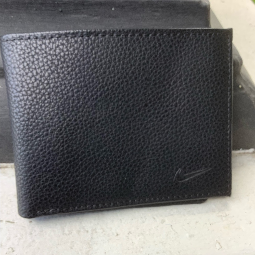 BLACK LEATHER NIKE GOLF BILLFOLD WALLET GOOD CONDITION CLEAN